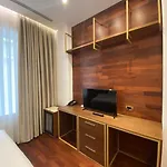 Crown Boutique