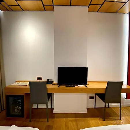 Crown Boutique 4* Durrës