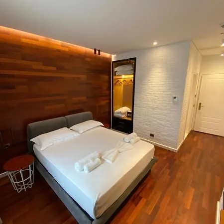 Hotel Crown Boutique 4*