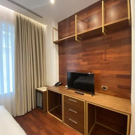 Crown Boutique Durrës