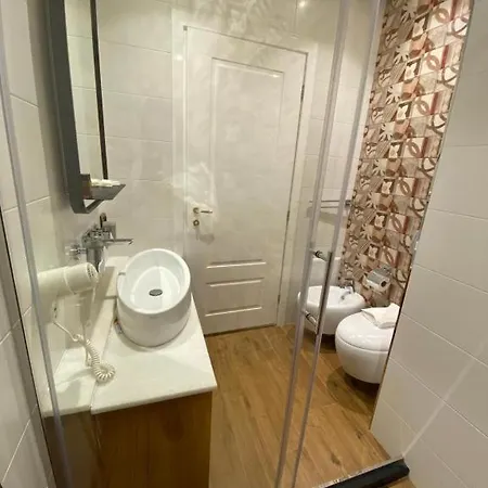 Crown Boutique Hotel