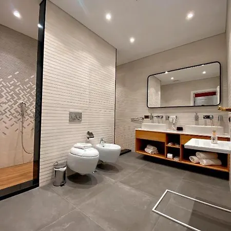 Hotel Crown Boutique 4*