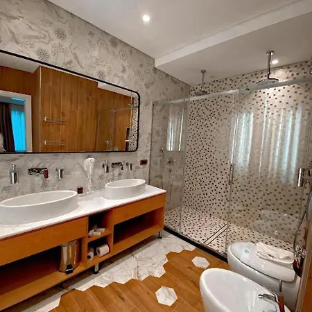 Crown Boutique Hotel 4*