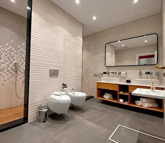 Hotel Crown Boutique 4*